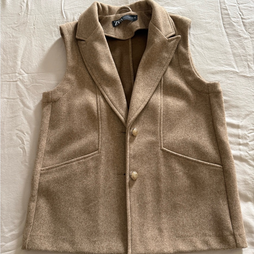 Zara Women’s Tan Sleeveless Coat